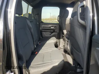 2019 Ram 1500 Big Horn z VIN 1C6RREBT1KN617342, wystawiony jako Copart lot #53866005 z przebiegiem 69 858 mil mil oraz Szkoda całkowita • Salvage title. Historia ofert i sprzedaży dostępna na DreamBid. Obrazek 10.