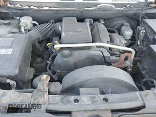 2005 GMC Envoy SLE z VIN 1GKDT13S452198027, wystawiony jako IAAI lot #42243258 z przebiegiem 144 240 mil mil oraz . Historia ofert i sprzedaży dostępna na DreamBid. Obrazek 10.