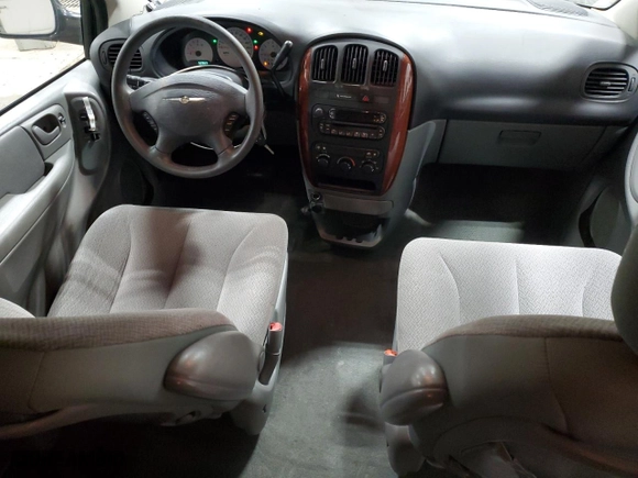 2006 Chrysler Town & Country SWB with VIN 1A4GP45R76B740211, listed as a Copart auction lot 84770074 with 52,557 mi miles and Clean Title. Bid and sale history available at carsss.com. Image 8.