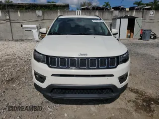 2019 Jeep Compass Latitude z VIN 3C4NJDBB8KT735291, wystawiony jako Copart lot #61901165 z przebiegiem 94 870 mil mil oraz Szkoda całkowita • Salvage title. Historia ofert i sprzedaży dostępna na DreamBid. Obrazek 5.