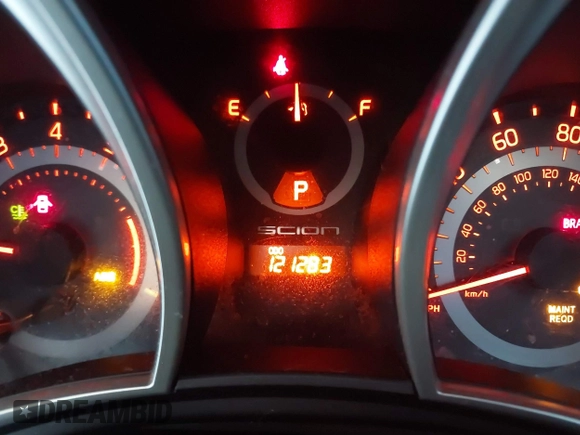 2016 Scion tC z VIN JTKJF5C77GJ023409, wystawiony jako IAAI lot #41538972 z przebiegiem 121 283 mil mil oraz . Historia ofert i sprzedaży dostępna na DreamBid. Obrazek 7.