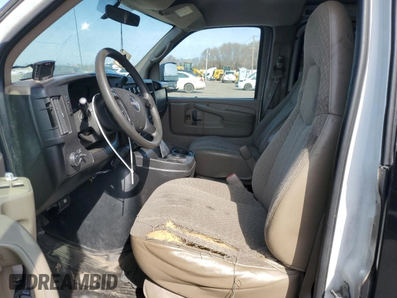 2008 GMC Savana z VIN 1GTHG396081214760, wystawiony jako Copart lot #49146395 z przebiegiem 329 208 mil mil oraz Czysty tytuł • Clean title. Historia ofert i sprzedaży dostępna na DreamBid. Obrazek 10.