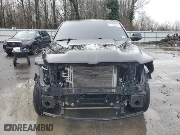 2022 Ram 1500 Big Horn z VIN 1C6SRFMT6NN223604, wystawiony jako Copart lot #45390005 z przebiegiem 5 461 mil mil oraz Szkoda całkowita • Salvage title. Historia ofert i sprzedaży dostępna na DreamBid. Obrazek 5.