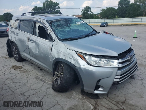 2018 Toyota Highlander SE with VIN 5TDJZRFH1JS527037, listed as a Copart auction lot 60348635 with 56,207 mi miles and Salvage title. Bid and sale history available at DreamBid. Image 4.