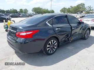 2017 Nissan Altima SR z VIN 1N4AL3AP6HC221871, wystawiony jako IAAI lot #42171292 z przebiegiem 59 608 mil mil oraz . Historia ofert i sprzedaży dostępna na DreamBid. Obrazek 4.