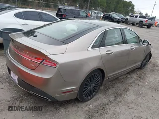 2018 Lincoln MKZ Hybrid Reserve z VIN 3LN6L5MU2JR602228, wystawiony jako IAAI lot #41441004 z przebiegiem 71 047 mil mil oraz . Historia ofert i sprzedaży dostępna na DreamBid. Obrazek 4.