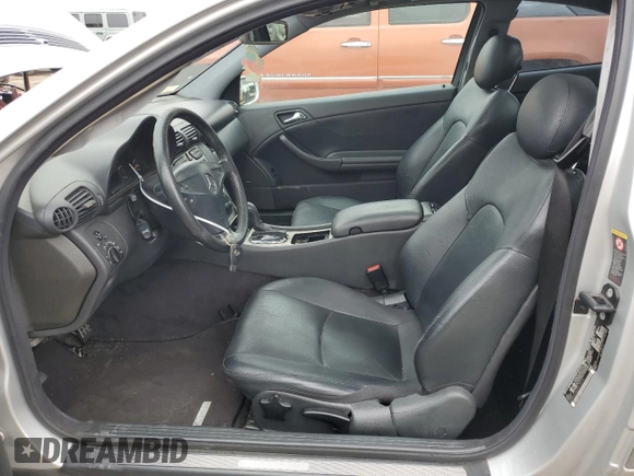 2004 Mercedes-Benz C 230 Kompressor z VIN WDBRN40J64A618916, wystawiony jako Copart lot #45373525 z przebiegiem 139 917 mil mil oraz Szkoda całkowita • Salvage title. Historia ofert i sprzedaży dostępna na DreamBid. Obrazek 7.