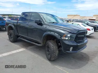 2016 Ram 1500 Express z VIN 1C6RR7KT5GS104020, wystawiony jako IAAI lot #42239644 z przebiegiem 174 616 mil mil oraz . Historia ofert i sprzedaży dostępna na DreamBid. Obrazek 1.