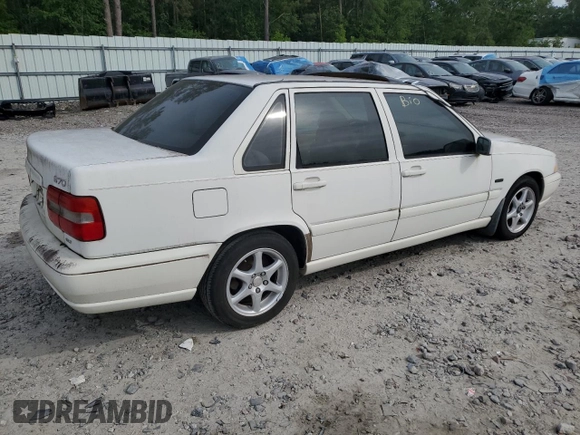 1998 Volvo S70 z VIN YV1LS5640W2431881, wystawiony jako Copart lot #53925195 z przebiegiem Nie podano mil oraz Czysty tytuł • Clean title. Historia ofert i sprzedaży dostępna na DreamBid. Obrazek 3.