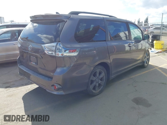 2020 Toyota Sienna SE with VIN 5TDXZ3DC7LS031564, listed as a IAAI auction lot 41710500 with 38,559 mi miles. Bid and sale history available at carsss.com. Image 4.