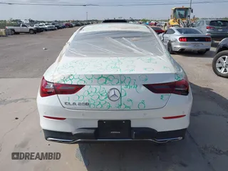 2025 Mercedes-Benz CLA 250 z VIN W1K5J4GB6SN522418, wystawiony jako IAAI lot #42428796 z przebiegiem 14 463 mil mil oraz . Historia ofert i sprzedaży dostępna na DreamBid. Obrazek 16.