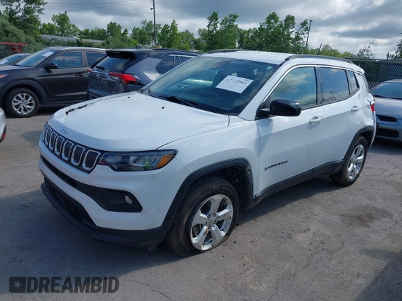 2022 Jeep Compass Latitude z VIN 3C4NJDBB9NT122004, wystawiony jako IAAI lot #42752941 z przebiegiem 108 509 mil mil oraz . Historia ofert i sprzedaży dostępna na DreamBid. Obrazek 2.