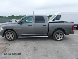 2013 Ram 1500 Express z VIN 1C6RR6KT8DS532508, wystawiony jako IAAI lot #42366979 z przebiegiem 196 024 mil mil oraz . Historia ofert i sprzedaży dostępna na DreamBid. Obrazek 15.