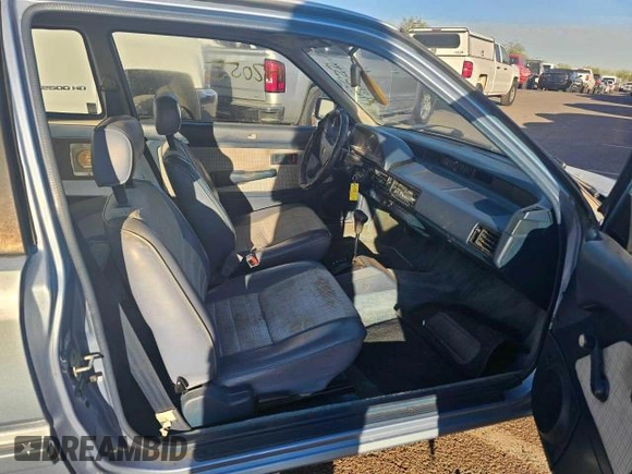 1984 Honda Civic z VIN JHMAH3321ES036981, wystawiony jako Copart lot #88917385 z przebiegiem 122 778 mil mil oraz Tytuł czysty. Historia ofert i sprzedaży dostępna na DreamBid. Obrazek 5.