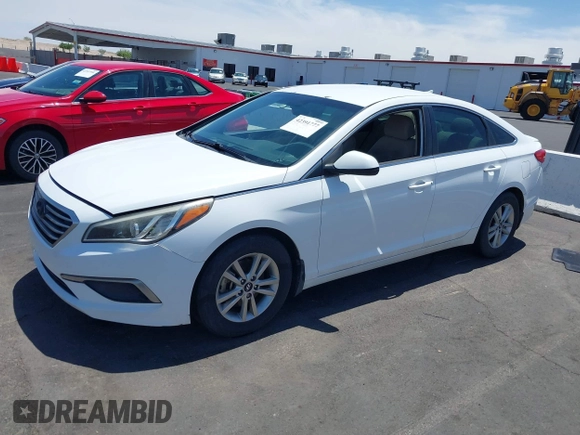 2016 Hyundai Sonata SE z VIN 5NPE24AF1GH412788, wystawiony jako IAAI lot #42391777 z przebiegiem 129 363 mil mil oraz . Historia ofert i sprzedaży dostępna na DreamBid. Obrazek 6.