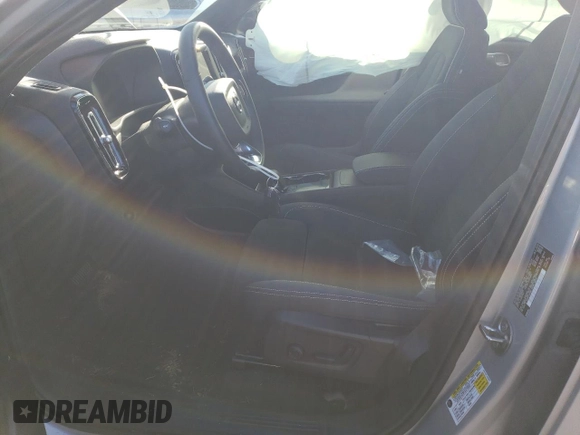 2023 Volvo XC40 Ultimate z VIN YV4ED3UM0P2050319, wystawiony jako Copart lot #42817715 z przebiegiem Nie podano mil oraz Szkoda całkowita • Salvage title. Historia ofert i sprzedaży dostępna na DreamBid. Obrazek 7.