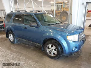 2010 Ford Escape XLT with VIN 1FMCU9DG6AKB90708, listed as a IAAI auction lot 41475015 with 195,045 mi miles. Bid and sale history available at carsss.com. Image 1.