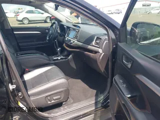2017 Toyota Highlander XLE with VIN 5TDKZRFHXHS509618, listed as a IAAI auction lot 42407847 with 74,216 mi miles and . Bid and sale history available at DreamBid. Image 5.