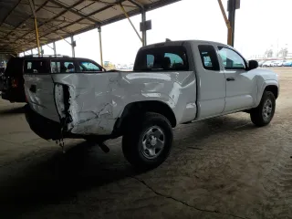 2018 Toyota Tacoma SR with VIN 5TFRX5GN7JX104852, listed as a Copart auction lot 53123385 with 82,006 mi miles and Salvage Title. Bid and sale history available at DreamBid. Image 3.