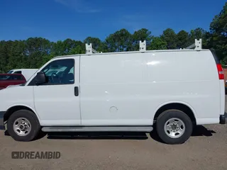 2019 GMC Savana Cargo z VIN 1GTW7AFG8K1304433, wystawiony jako IAAI lot #42219322 z przebiegiem 172 315 mil mil oraz . Historia ofert i sprzedaży dostępna na DreamBid. Obrazek 14.
