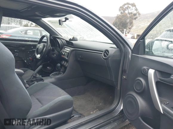 2011 Scion tC z VIN JTKJF5C78B3008169, wystawiony jako IAAI lot #41576991 z przebiegiem 145 030 mil mil oraz . Historia ofert i sprzedaży dostępna na DreamBid. Obrazek 5.