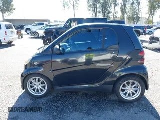 2009 Smart fortwo Pure z VIN WMEEJ31X49K218655, wystawiony jako IAAI lot #40850458 z przebiegiem 243 075 mil mil oraz . Historia ofert i sprzedaży dostępna na DreamBid. Obrazek 13.