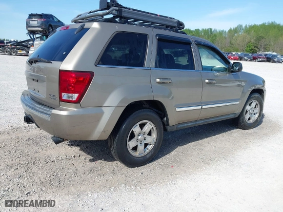 2005 Jeep Grand Cherokee Limited with VIN 1J8HR58225C588848, listed as a IAAI auction lot 42010262 with 205,482 mi miles. Bid and sale history available at carsss.com. Image 4.