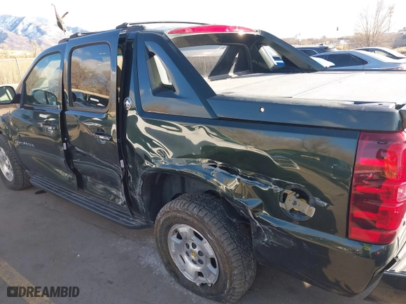 2013 Chevrolet Avalanche LS with VIN 3GNMCEE02DG321870, listed as a IAAI auction lot 41230404 with 114,216 mi miles. Bid and sale history available at carsss.com. Image 6.
