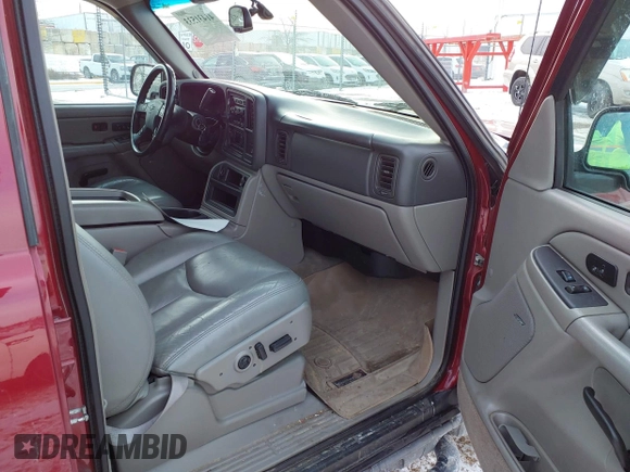 2005 Chevrolet Suburban Z71 with VIN 3GNFK16Z55G210040, listed as a IAAI auction lot 41431533 with 195,819 mi miles. Bid and sale history available at carsss.com. Image 5.