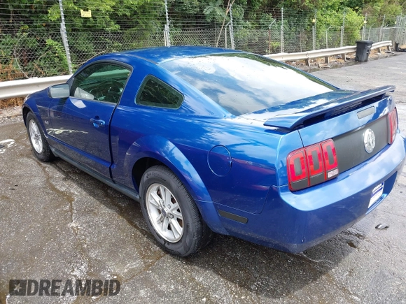 2006 Ford Mustang Standard with VIN 1ZVFT80N365125546, listed as a IAAI auction lot 42659162 with 221,544 mi miles and . Bid and sale history available at DreamBid. Image 3.