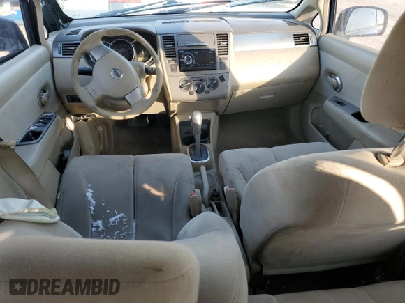 2007 Nissan Versa SL z VIN 3N1BC13E87L368908, wystawiony jako Copart lot #83246334 z przebiegiem Nie podano mil oraz Nie do naprawy • Non repairable. Historia ofert i sprzedaży dostępna na DreamBid. Obrazek 8.