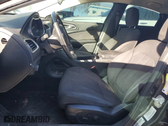 2015 Chrysler 200 Limited z VIN 1C3CCCAB6FN602665, wystawiony jako Copart lot #89352355 z przebiegiem 113 510 mil mil oraz Szkoda całkowita • Salvage title. Historia ofert i sprzedaży dostępna na DreamBid. Obrazek 7.