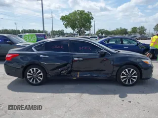 2017 Nissan Altima SR z VIN 1N4AL3AP6HC221871, wystawiony jako IAAI lot #42171292 z przebiegiem 59 608 mil mil oraz . Historia ofert i sprzedaży dostępna na DreamBid. Obrazek 13.