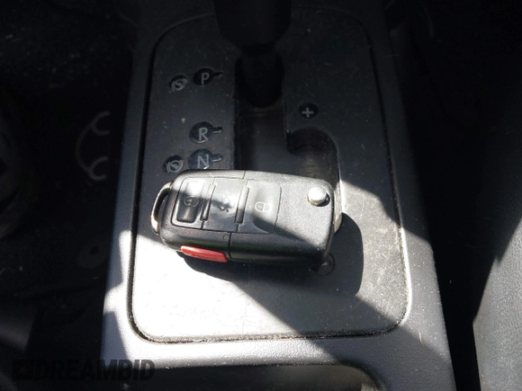 2010 Volkswagen Beetle with VIN 3VWRG3AG8AM028074, listed as a IAAI auction lot 41932970 with Not provided miles and . Bid and sale history available at DreamBid. Image 11.