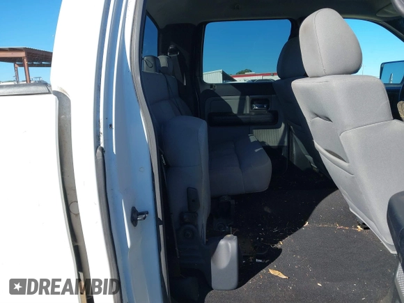 2004 Ford F-150 XLT with VIN 1FTPW14554KB30763, listed as a IAAI auction lot 41691684 with 200,618 mi miles. Bid and sale history available at carsss.com. Image 8.