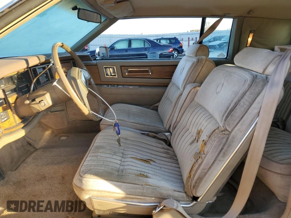 1985 Cadillac Eldorado z VIN 1G6EL5781FE647818, wystawiony jako Copart lot #77608224 z przebiegiem 7 192 mil mil oraz Czysty tytuł • Clean title. Historia ofert i sprzedaży dostępna na DreamBid. Obrazek 7.