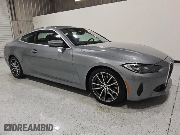 2024 BMW 4 Series 430i z VIN WBA53AP01RCR82185, wystawiony jako Copart lot #55703945 z przebiegiem 24 906 mil mil oraz Czysty tytuł • Clean title. Historia ofert i sprzedaży dostępna na DreamBid. Obrazek 4.