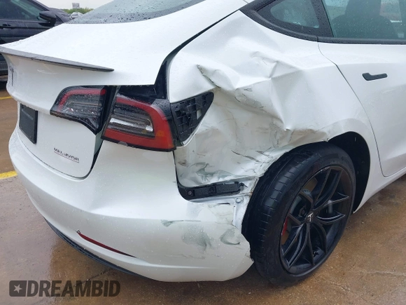 2023 Tesla Model 3 Performance z VIN 5YJ3E1EC8PF487550, wystawiony jako IAAI lot #42093712 z przebiegiem 27 305 mil mil oraz . Historia ofert i sprzedaży dostępna na DreamBid. Obrazek 22.