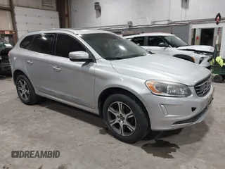 2015 Volvo XC60 T6 Platinum with VIN YV4902RM8F2651797, listed as a IAAI auction lot 41567952 with 230,868 mi miles. Bid and sale history available at carsss.com. Image 1.