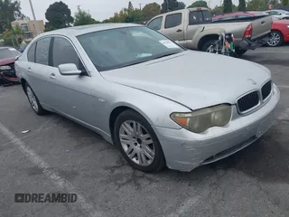 2003 BMW 7 Series 745i z VIN WBAGL63433DP64247, wystawiony jako IAAI lot #41938078 z przebiegiem 153 984 mil mil oraz . Historia ofert i sprzedaży dostępna na DreamBid. Obrazek 1.