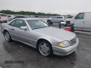 1997 Mercedes-Benz SL 500 z VIN WDBFA67F3VF148456, wystawiony jako IAAI lot #42381212 z przebiegiem 72 365 mil mil oraz . Historia ofert i sprzedaży dostępna na DreamBid. Obrazek 1.