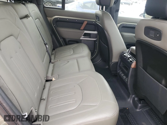 2020 Land Rover Defender z VIN SALEK7EX0L2015467, wystawiony jako Copart lot #84467294 z przebiegiem 10 132 mil mil oraz Szkoda całkowita • Salvage title. Historia ofert i sprzedaży dostępna na DreamBid. Obrazek 11.