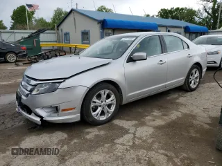 2012 Ford Fusion SE z VIN 3FAHP0HA9CR110048, wystawiony jako Copart lot #54771965 z przebiegiem 163 366 mil mil oraz Szkody całkowita. Historia ofert i sprzedaży dostępna na DreamBid. Obrazek 1.