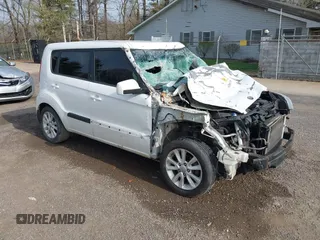 2013 Kia Soul with VIN KNDJT2A52D7762552, listed as a IAAI auction lot 42001216 with 131,944 mi miles. Bid and sale history available at carsss.com. Image 1.