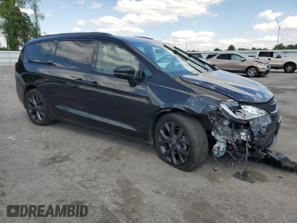 2018 Chrysler Pacifica Limited z VIN 2C4RC1GG9JR261500, wystawiony jako Copart lot #52165515 z przebiegiem 100 258 mil mil oraz Szkody całkowita. Historia ofert i sprzedaży dostępna na DreamBid. Obrazek 4.
