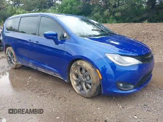 2018 Chrysler Pacifica Touring Plus with VIN 2C4RC1FG9JR228594, listed as a IAAI auction lot 42298327 with 85,685 mi miles and . Bid and sale history available at DreamBid. Image 1.