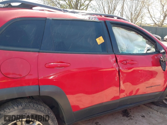2019 Jeep Cherokee Trailhawk Elite with VIN 1C4PJMBX8KD305108, listed as a IAAI auction lot 41763970 with 70,705 mi miles. Bid and sale history available at carsss.com. Image 12.