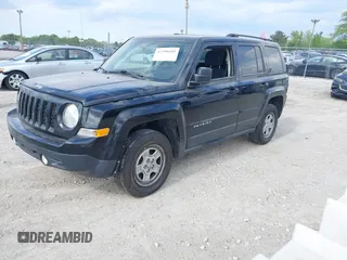 2015 Jeep Patriot Altitude z VIN 1C4NJRBB5FD189414, wystawiony jako IAAI lot #42390185 z przebiegiem 125 344 mil mil oraz . Historia ofert i sprzedaży dostępna na DreamBid. Obrazek 2.