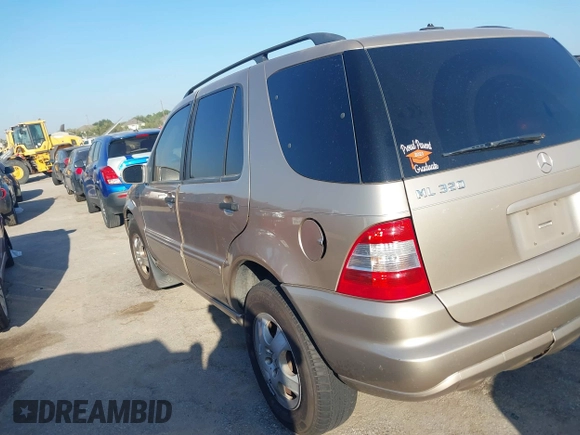 2002 Mercedes-Benz M-Class with VIN 4JGAB54E12A353387, listed as a IAAI auction lot 40464364 with 199,324 mi miles. Bid and sale history available at carsss.com. Image 3.