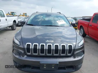 2015 Jeep Cherokee Latitude z VIN 1C4PJMCS2FW601271, wystawiony jako IAAI lot #41969742 z przebiegiem 94 224 mil mil oraz . Historia ofert i sprzedaży dostępna na DreamBid. Obrazek 12.